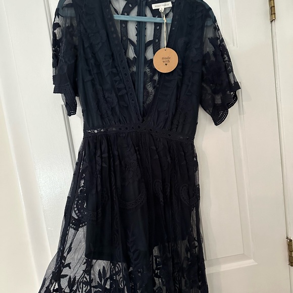 Honey Punch Lace overlay Maxi NWT - Picture 3 of 5